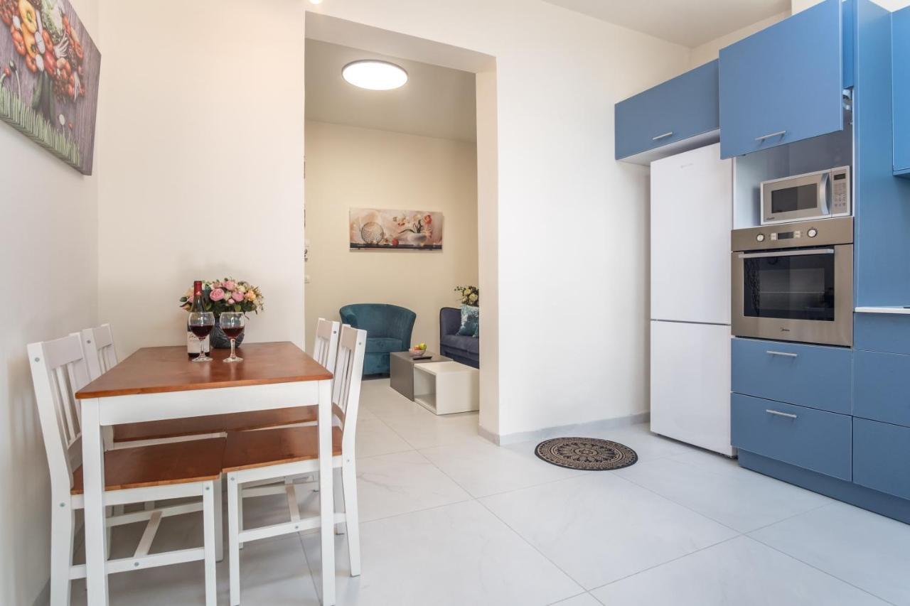 Port City Haifa - Luxury Apartments 50 Mtrs From The Beach Esterno foto