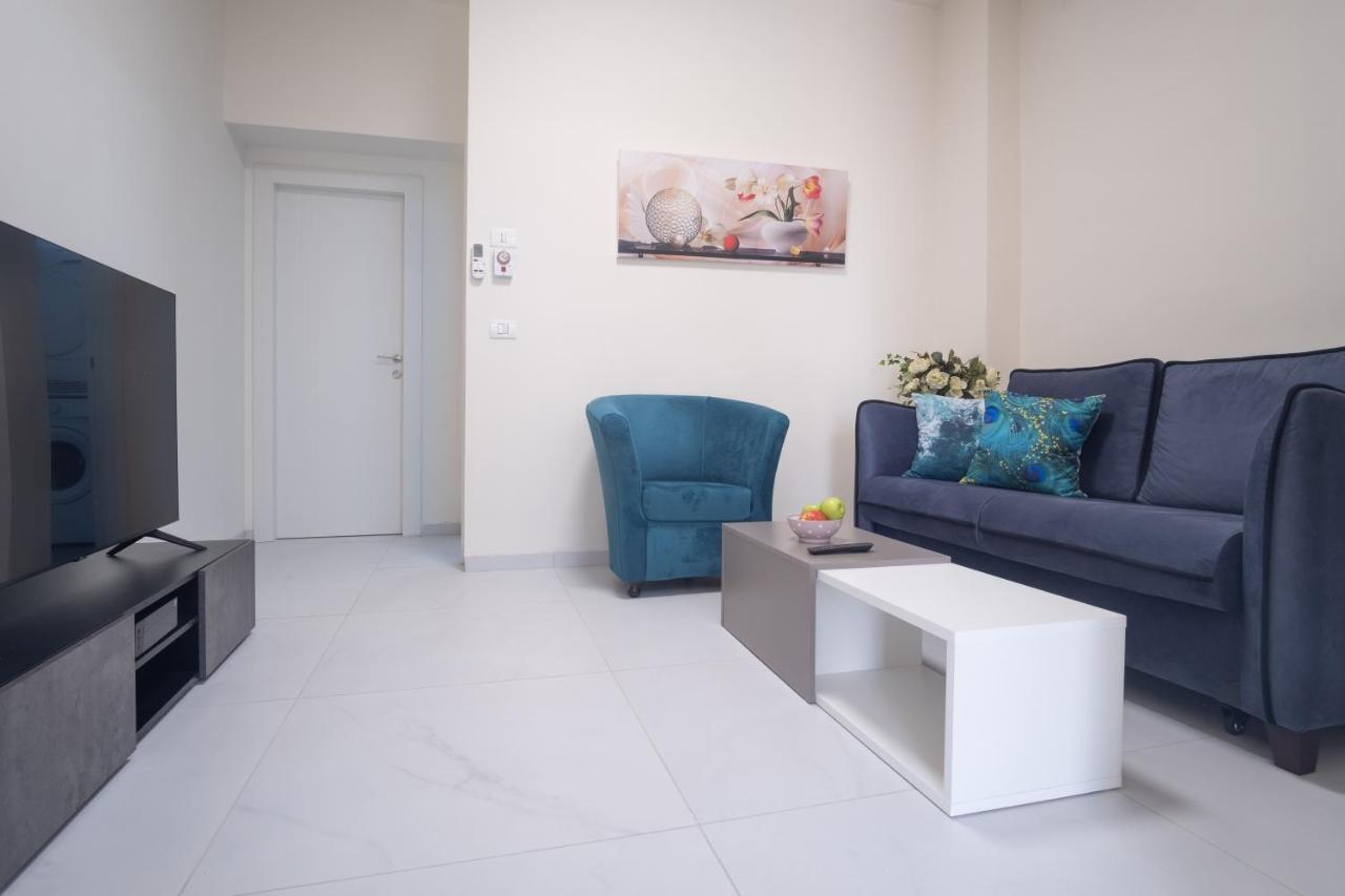 Port City Haifa - Luxury Apartments 50 Mtrs From The Beach Esterno foto