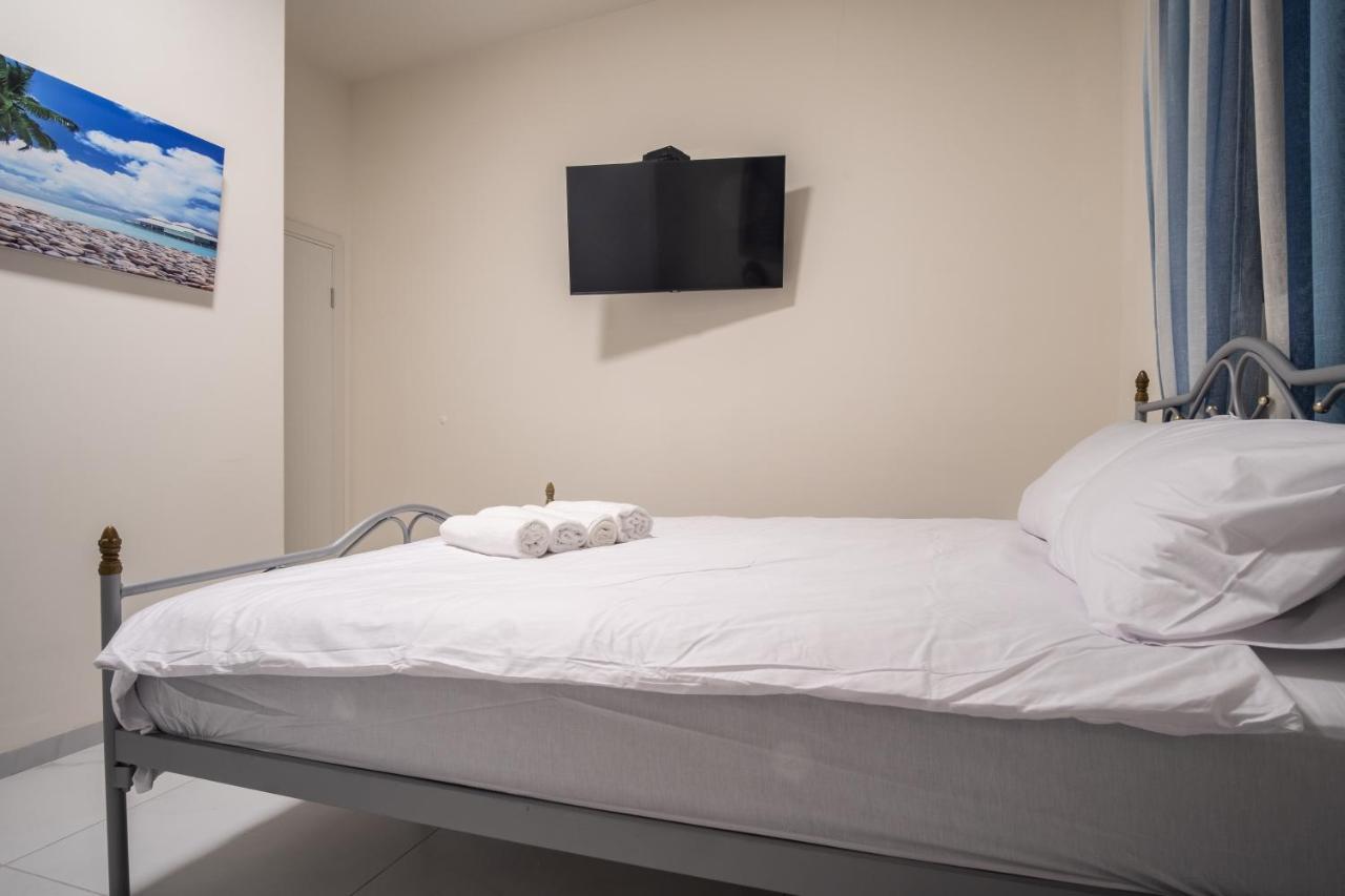 Port City Haifa - Luxury Apartments 50 Mtrs From The Beach Esterno foto